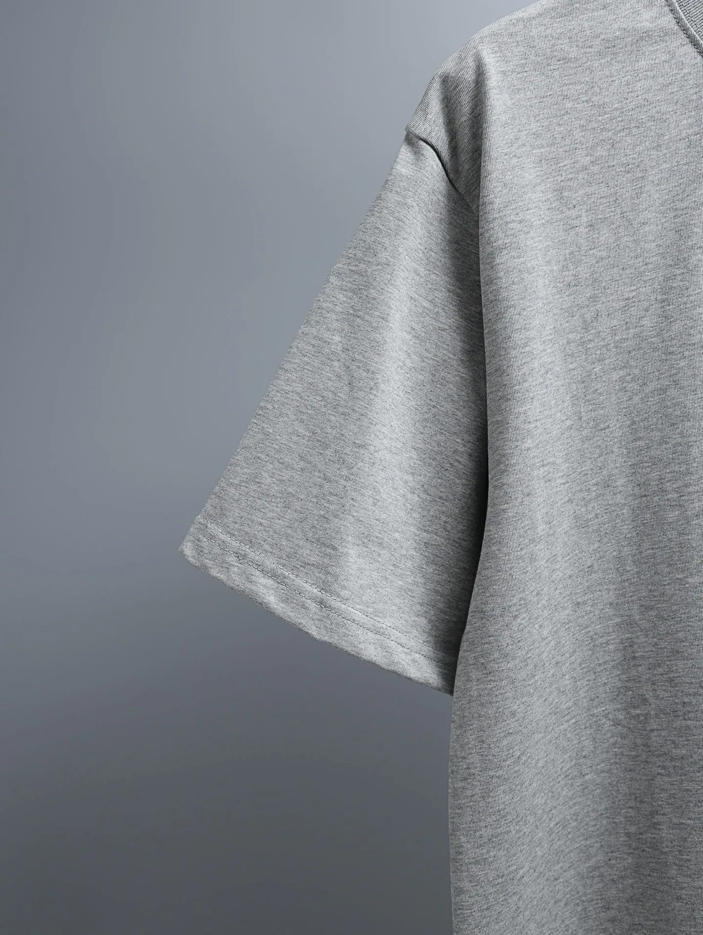 Carhartt 2꯭0꯭2꯭6 new spring and summer models ❤️ original ⌚️ high version Carhartt fabric is made of high-density pure cotton, does not deform and does not shrink. Process introduction: double thread movement. The chest logo uses an embroidered small patch. Color: Gray SIZE: M-XXL